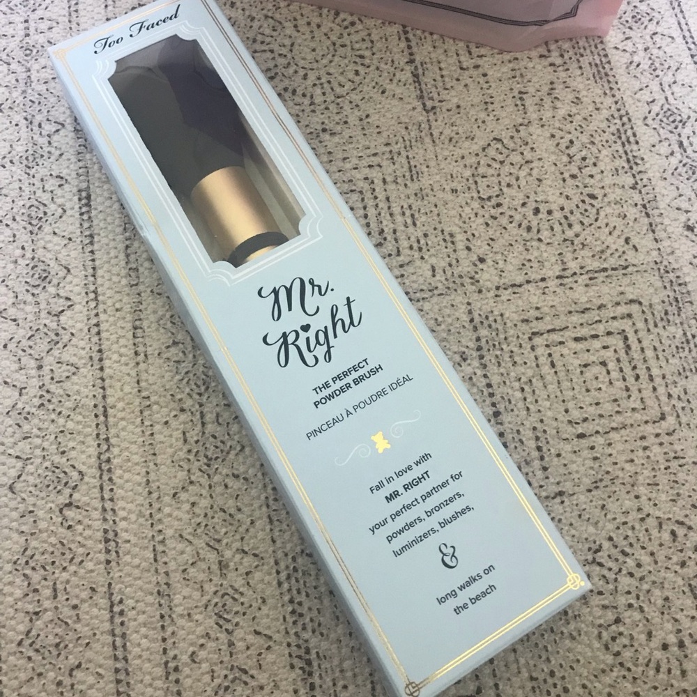 Too Faced Mr. Right Brush